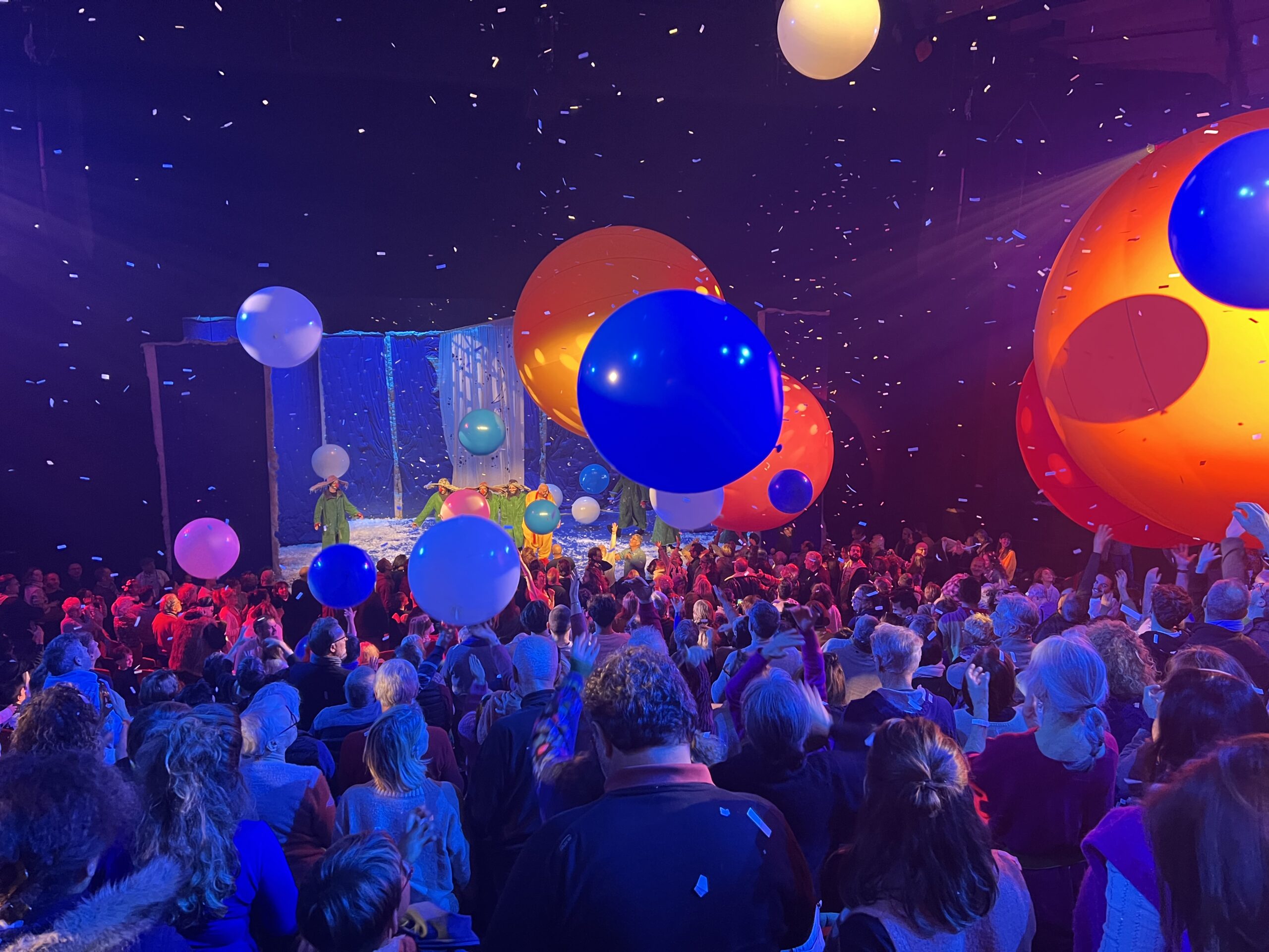 Les élèves de la classe de russe ont assisté au spectacle Slava’s Snowshow au Pin Galant de Mérignac.